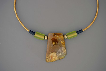 AGATE ambre et caoutchouc sur cuir